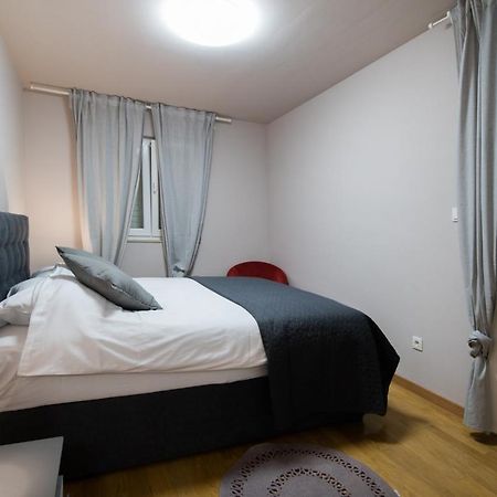 Brand New Aparment With Sea View & Swimming Pool At Ciovo - Villa Fiorentini Трогир Екстериор снимка