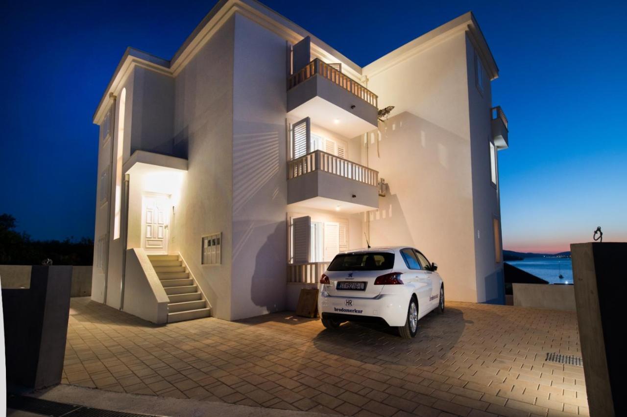 Brand New Aparment With Sea View & Swimming Pool At Ciovo - Villa Fiorentini Трогир Екстериор снимка