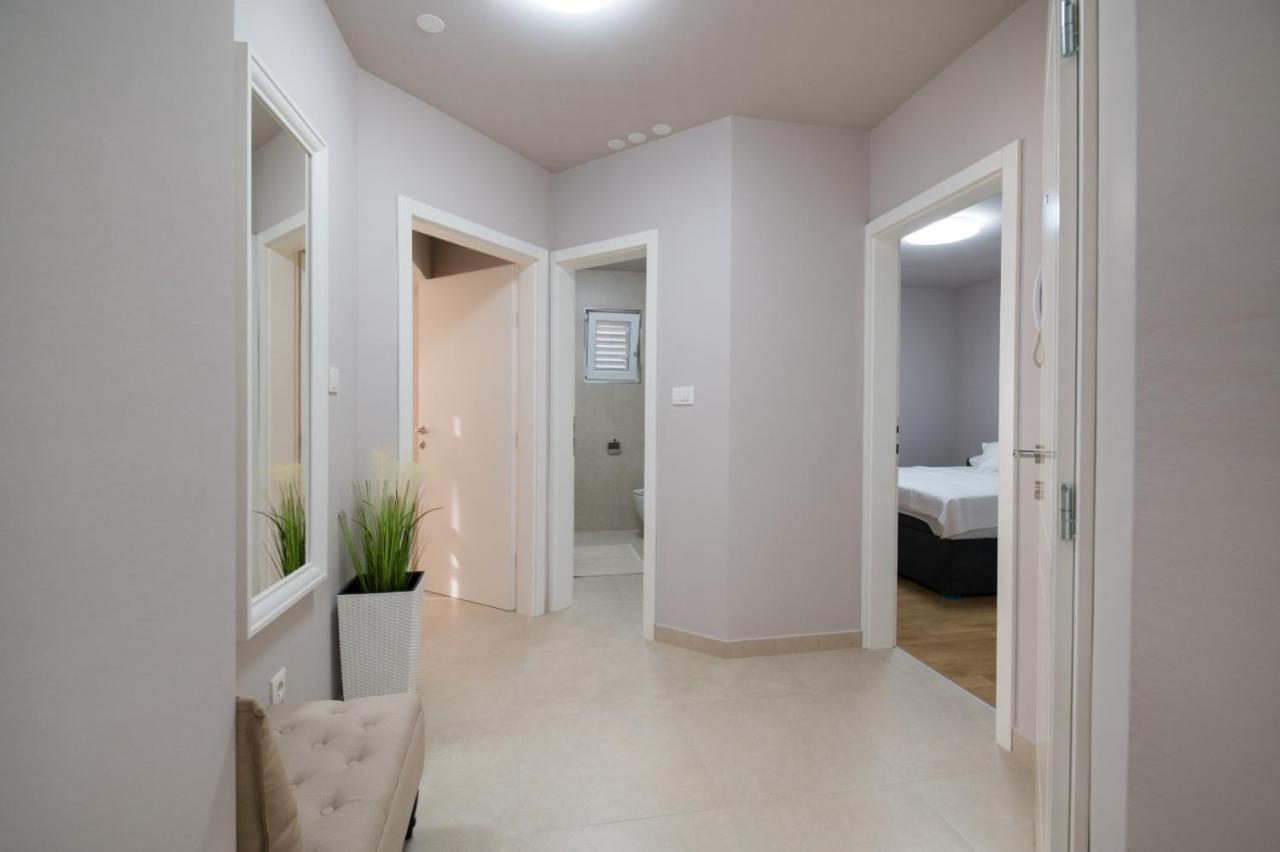 Brand New Aparment With Sea View & Swimming Pool At Ciovo - Villa Fiorentini Трогир Екстериор снимка