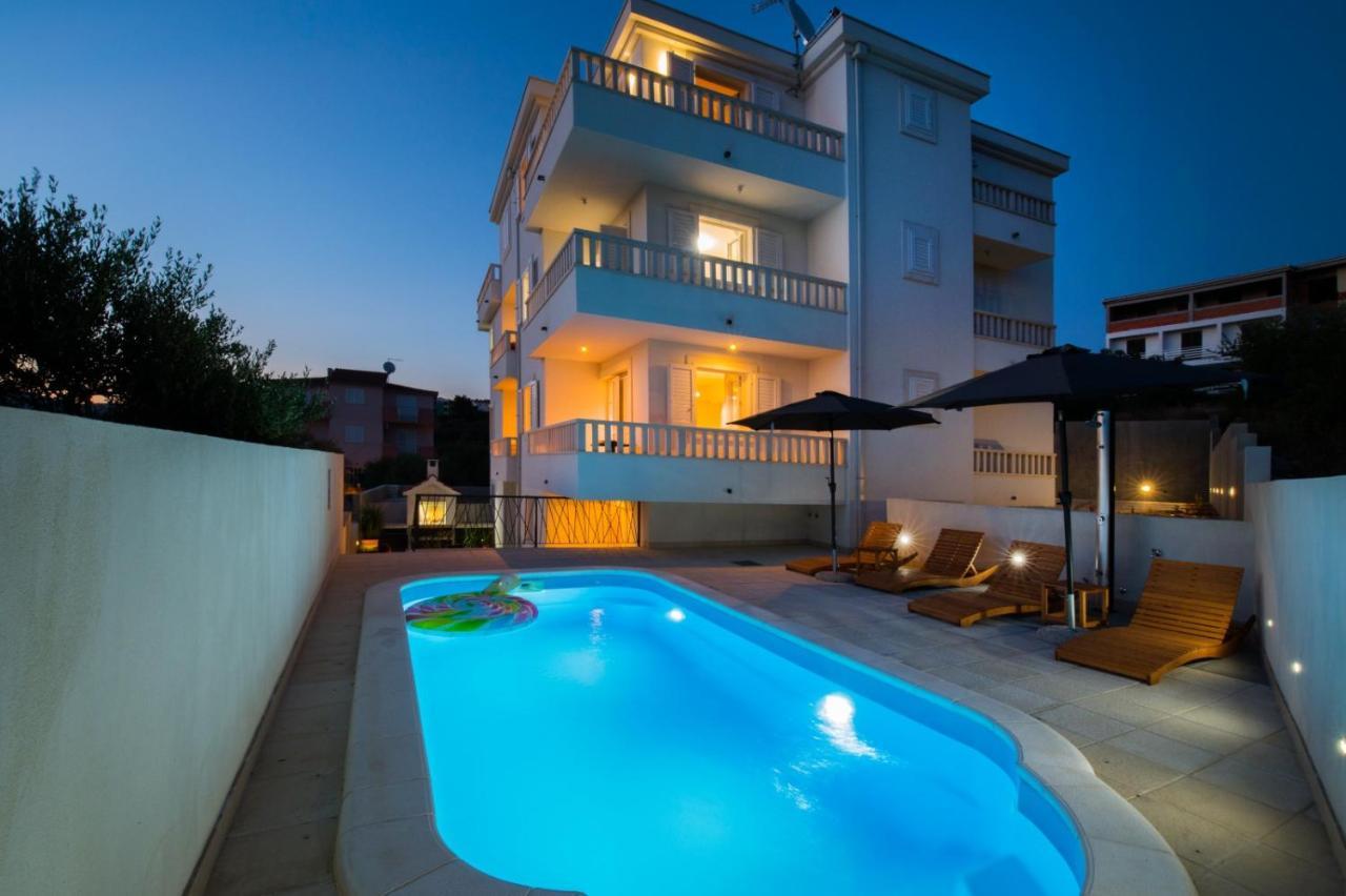 Brand New Aparment With Sea View & Swimming Pool At Ciovo - Villa Fiorentini Трогир Екстериор снимка