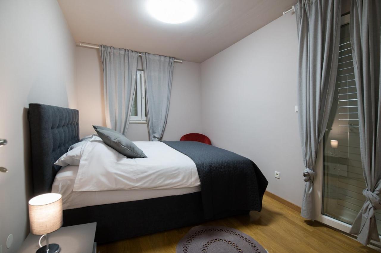 Brand New Aparment With Sea View & Swimming Pool At Ciovo - Villa Fiorentini Трогир Екстериор снимка