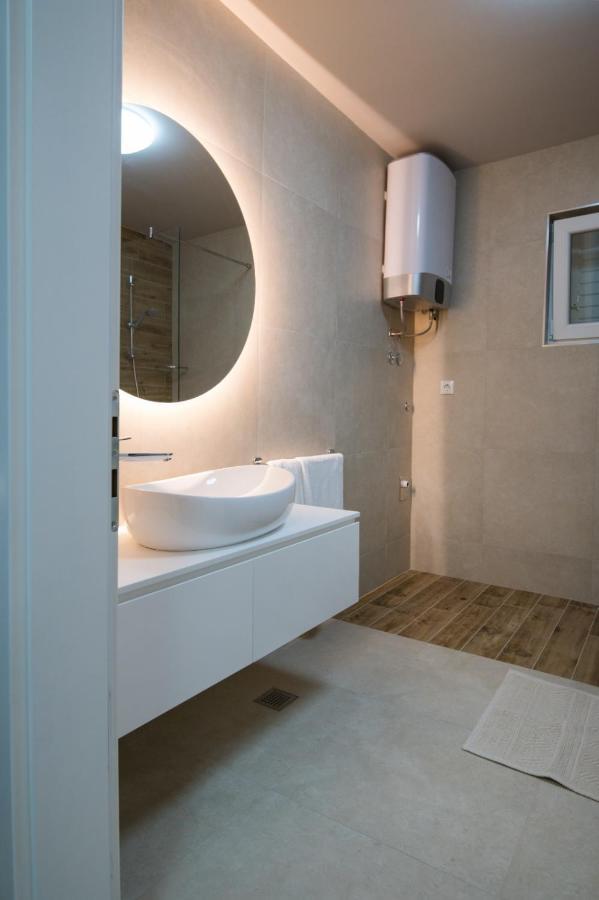 Brand New Aparment With Sea View & Swimming Pool At Ciovo - Villa Fiorentini Трогир Екстериор снимка