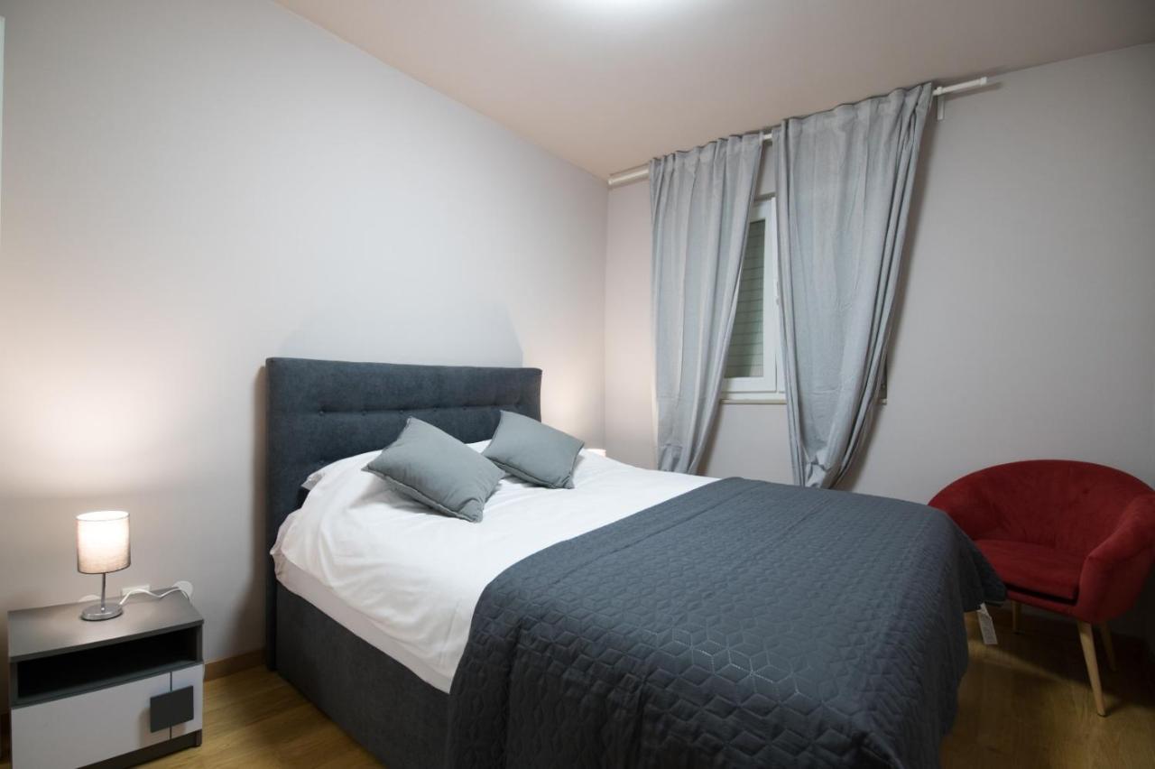 Brand New Aparment With Sea View & Swimming Pool At Ciovo - Villa Fiorentini Трогир Екстериор снимка